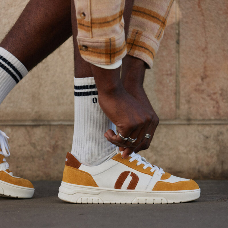 Odaje — Baskets basses Nino - Ocre blanc marron